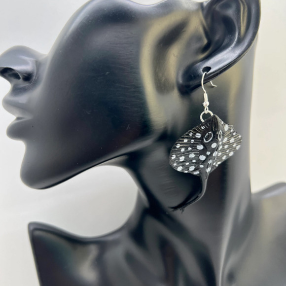 Stingray Earrings - Ocean Animal Earrings - Beach Earrings - Teacher Earrings - Picture 9 of 9